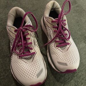 Brooks Ghost 12 purple + white